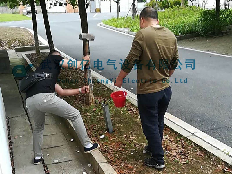 我司技術人員為長沙客戶調(diào)試絕緣手套靴耐壓裝置
